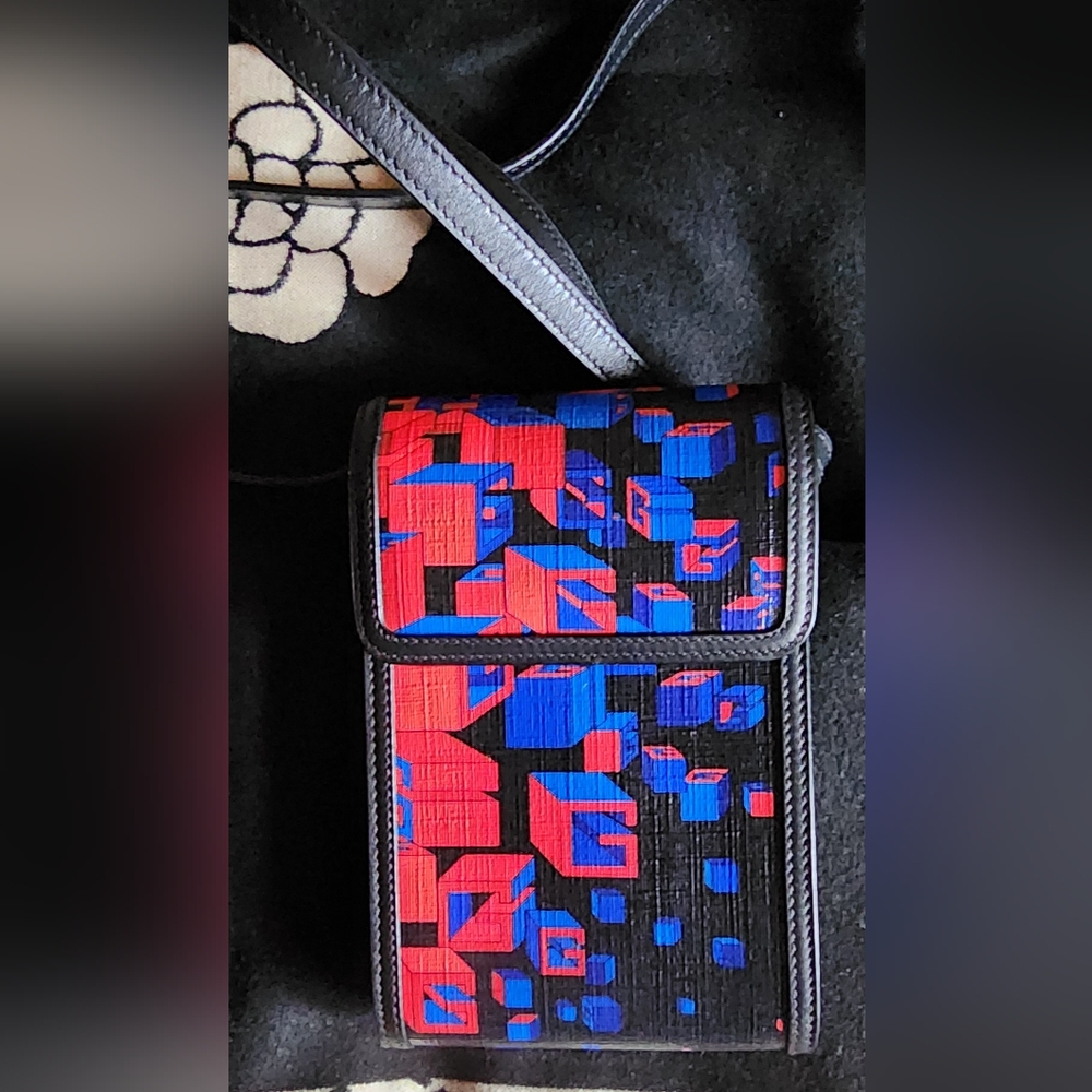 Authentic New Gucci Geometric G Crossbody With Gucci Booklets Approx 7.5x4.5x1